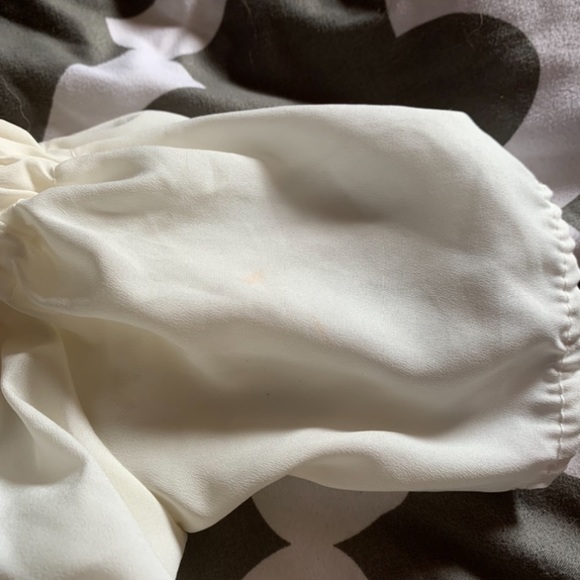 White romper - Picture 5 of 7